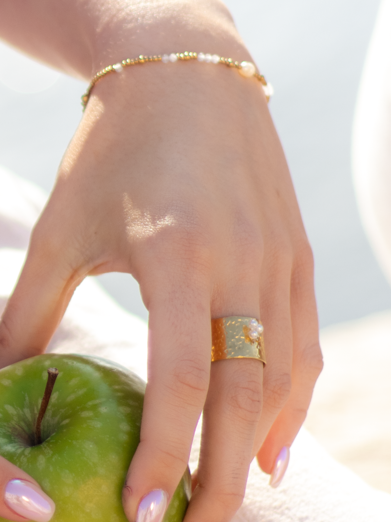Solana - Bague Dorée & Perles Blanches